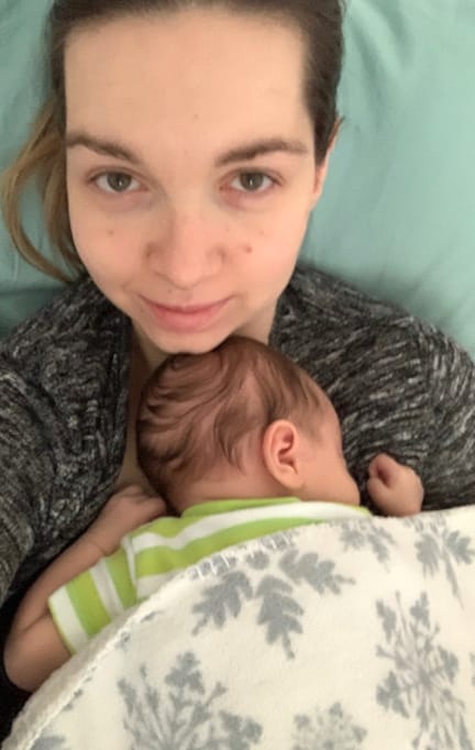 Fanni újszülött kisfiával